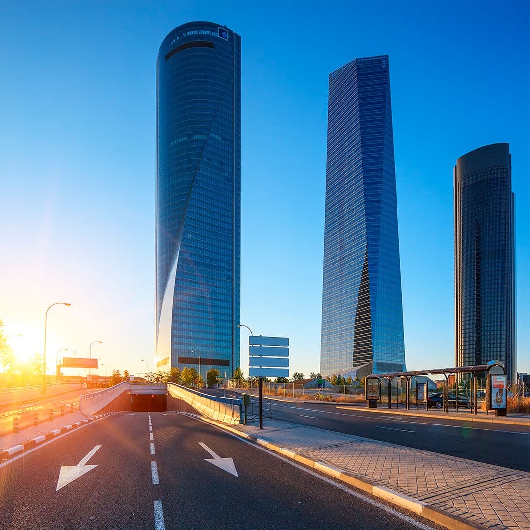 Skyline de Madrid al atardecer — Cuatro Torres