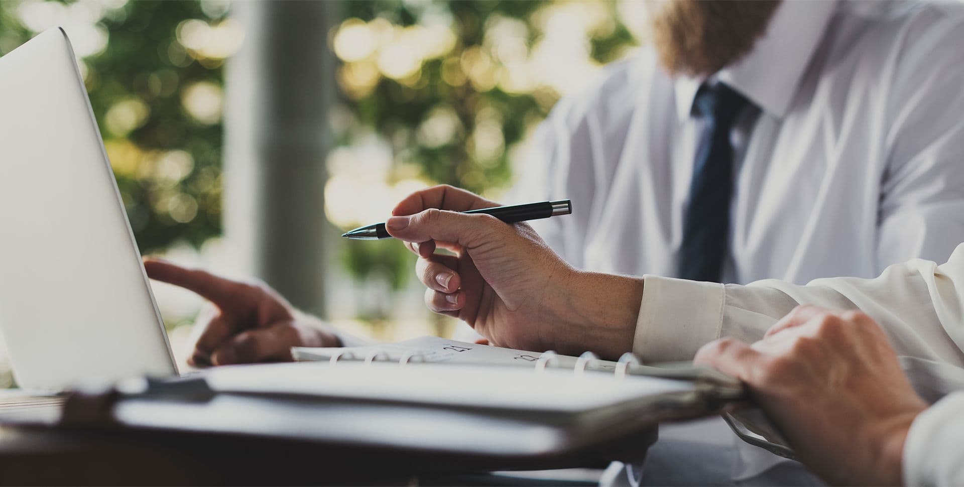 Profesional trabajando — asesoramiento jurídico